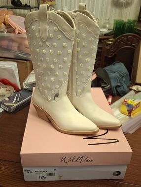 Wild Pair White Linen Daisy Embellished Mesh 6.5M Western Boots New In Box